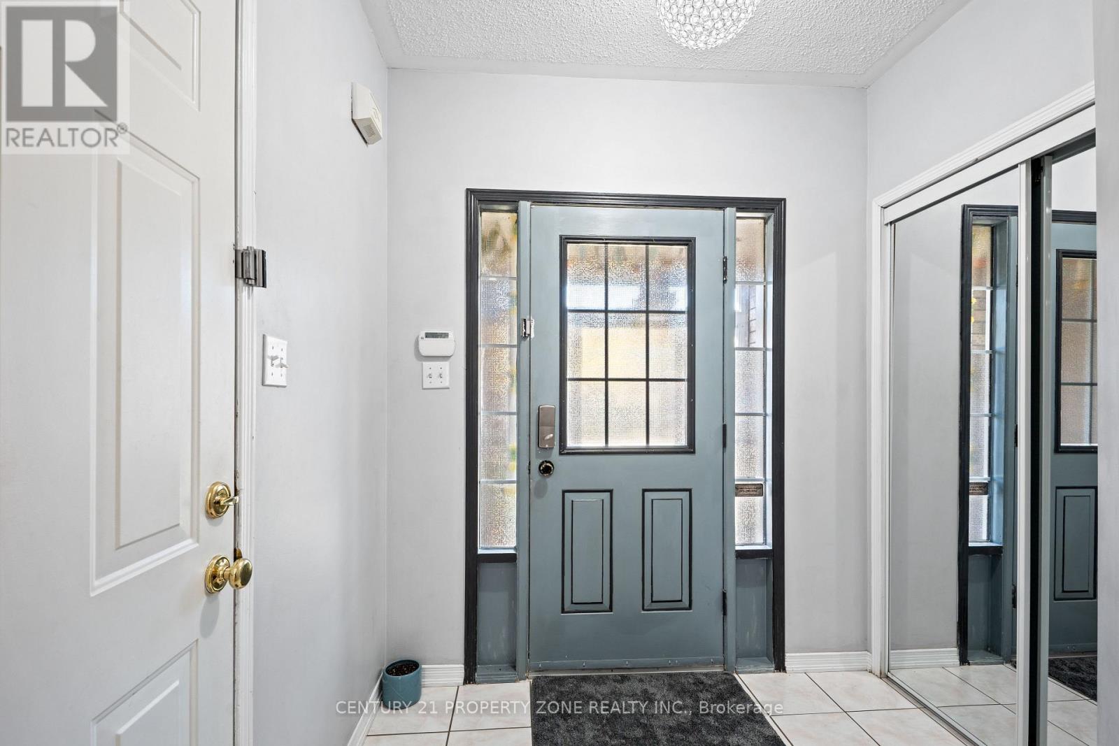 28 Earth Star Trail, Brampton, Ontario  L6R 2P3 - Photo 5 - W12486792