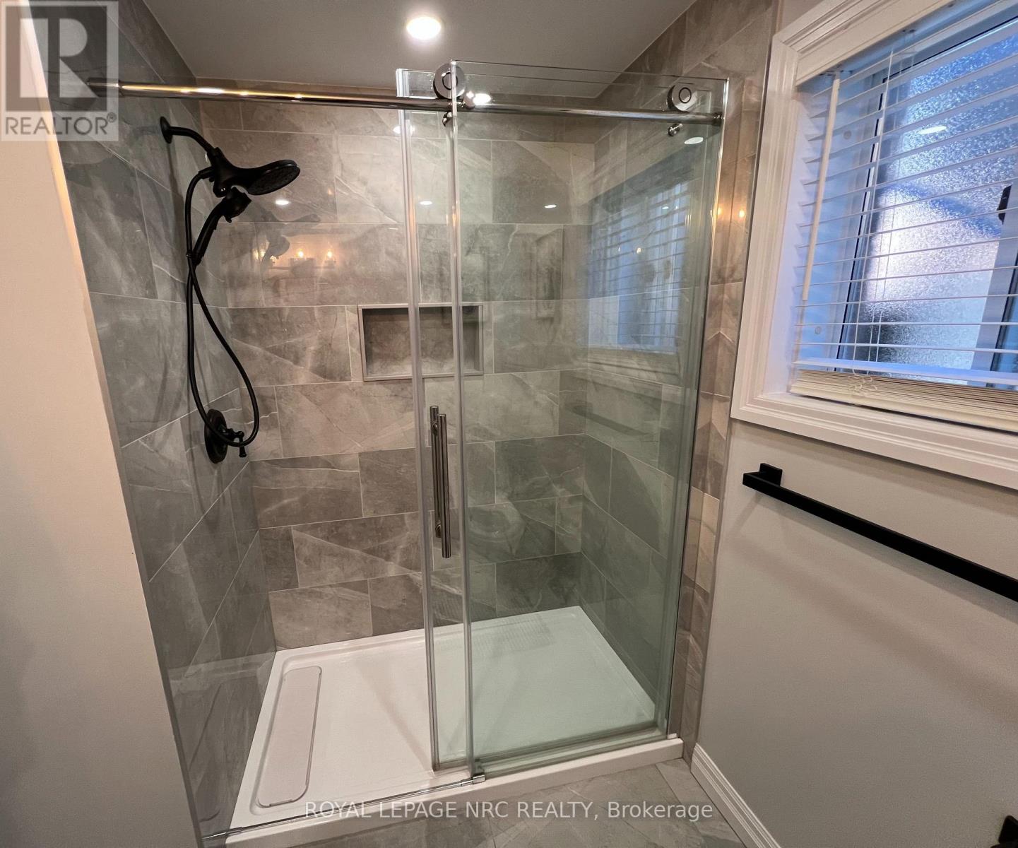 37 West Farmington Drive, St. Catharines, Ontario  L2S 3S3 - Photo 29 - X12486801