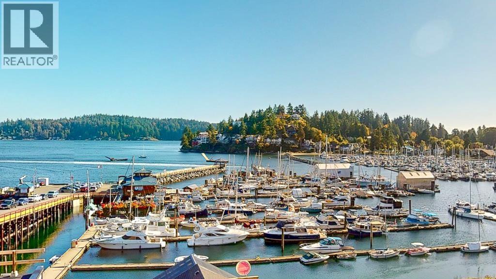 102 263 GOWER POINT ROAD, Gibsons, British Columbia