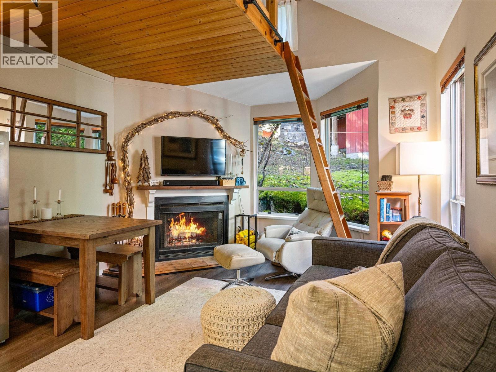 4 2227 Sapporo Drive, Whistler, British Columbia  V8E 0B5 - Photo 2 - R3062769