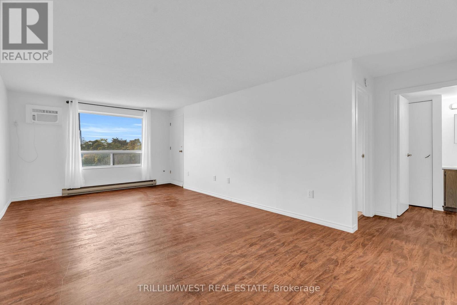 602 - 64 Benton Street, Kitchener, Ontario  N2G 4L9 - Photo 11 - X12486795