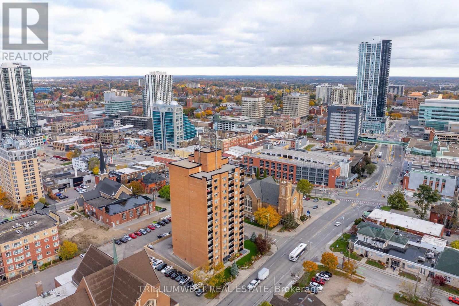 602 - 64 Benton Street, Kitchener, Ontario  N2G 4L9 - Photo 6 - X12486795