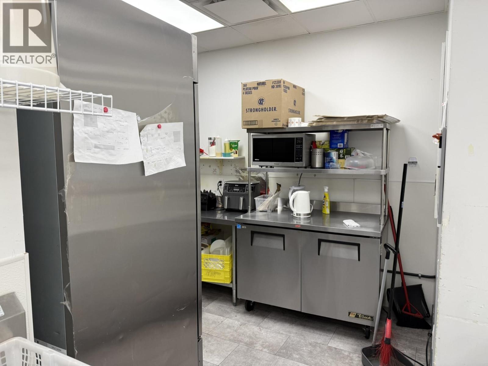 102 1668 W Broadway, Vancouver, British Columbia  V6J 1X6 - Photo 4 - C8073404