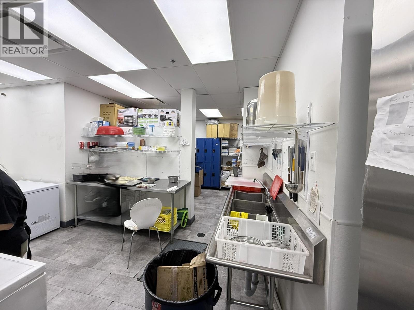 102 1668 W Broadway, Vancouver, British Columbia  V6J 1X6 - Photo 5 - C8073404