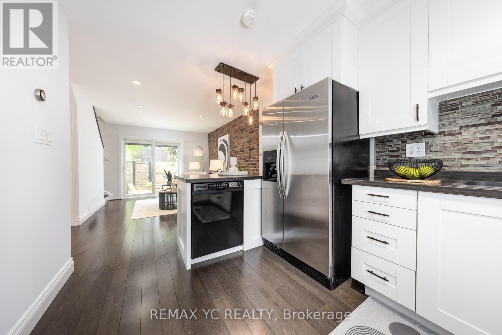 242 Milan Street, Toronto, Ontario  M5A 3Z6 - Photo 11 - C12486802