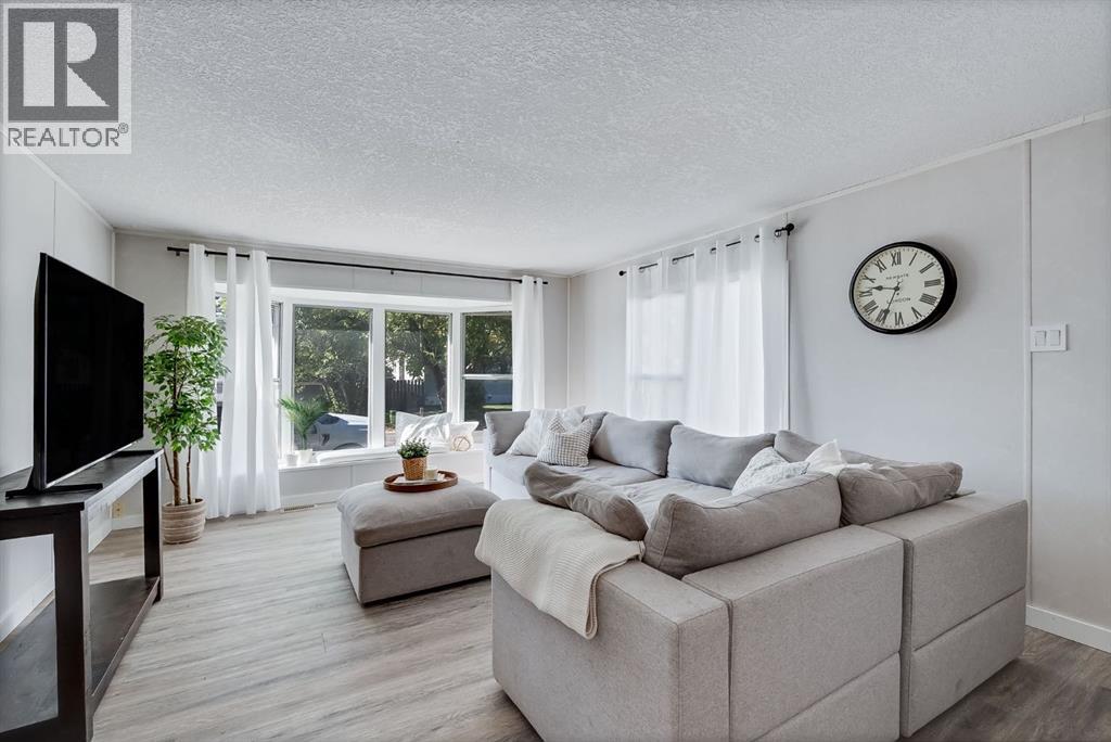 265 Big Hill Circle Se, Airdrie, Alberta  T4A 1P9 - Photo 4 - A2260511