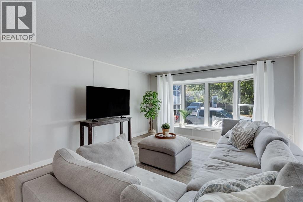 265 Big Hill Circle Se, Airdrie, Alberta  T4A 1P9 - Photo 5 - A2260511