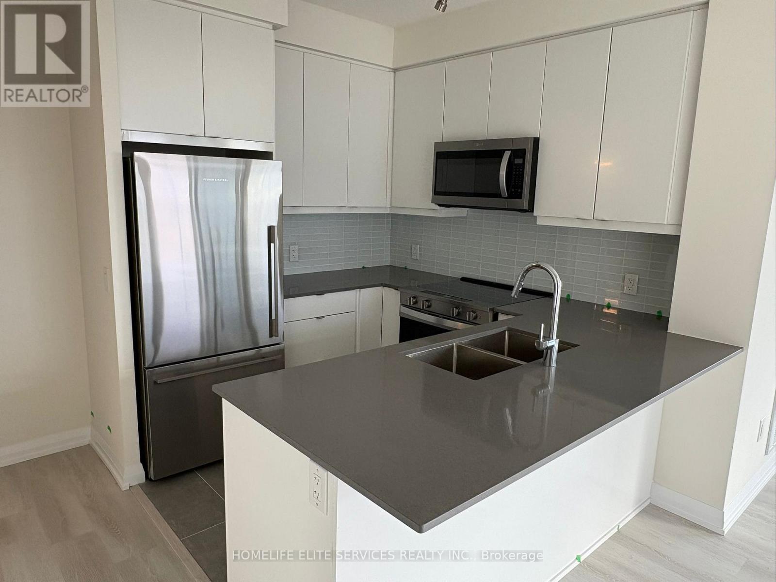 1709 - 3260 Sheppard Avenue E, Toronto, Ontario  M1T 3K3 - Photo 3 - E12486808