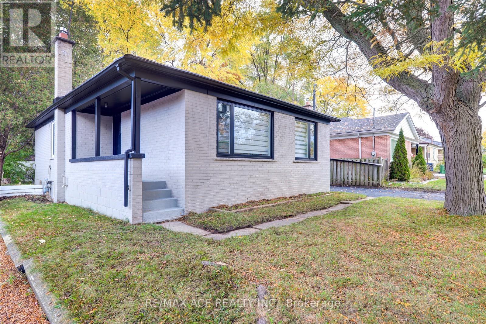 19 Blakemanor Boulevard, Toronto, Ontario  M1J 2W3 - Photo 4 - E12486814