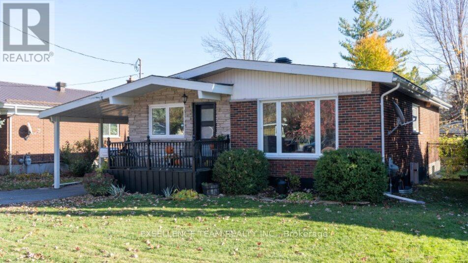 1010 Queen Street, Cornwall, Ontario  K6J 1P4 - Photo 2 - X12486815