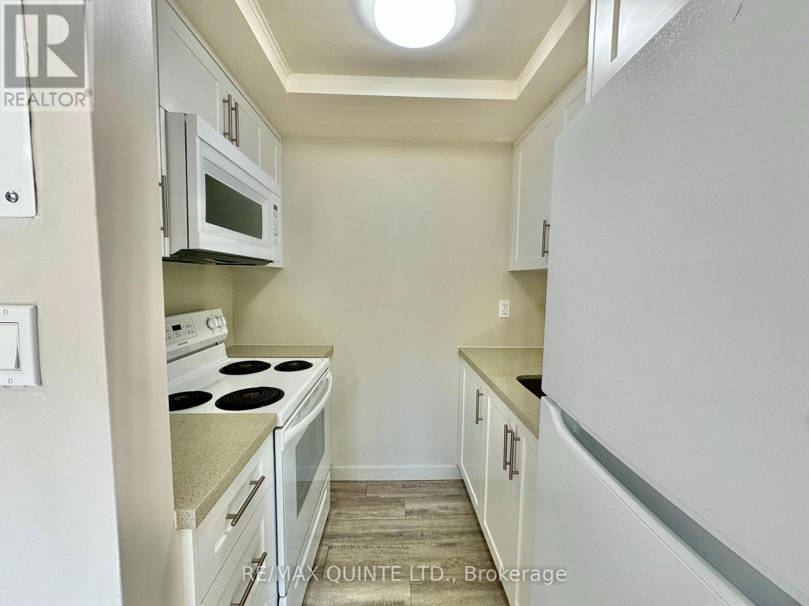 3 - 2 Village Drive, Belleville, Ontario  K8P 4J8 - Photo 5 - X12486837