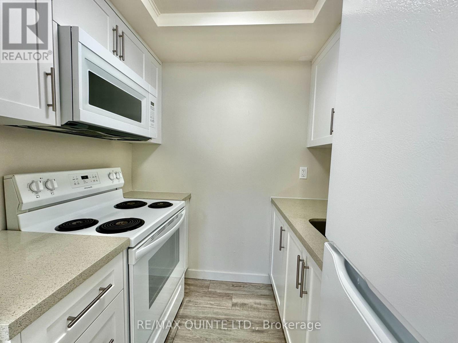 3 - 2 Village Drive, Belleville, Ontario  K8P 4J8 - Photo 7 - X12486837