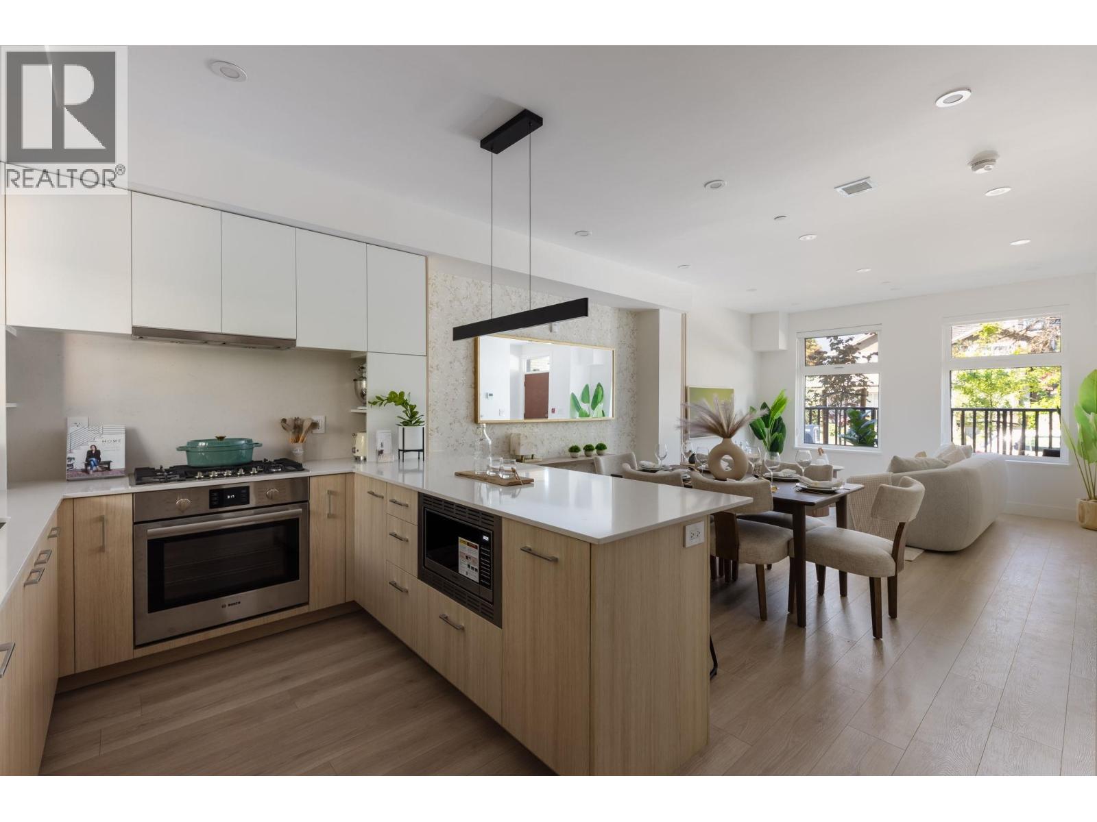 311 342 Mountain Highway, North Vancouver, British Columbia  V7J 2K8 - Photo 2 - R3062721