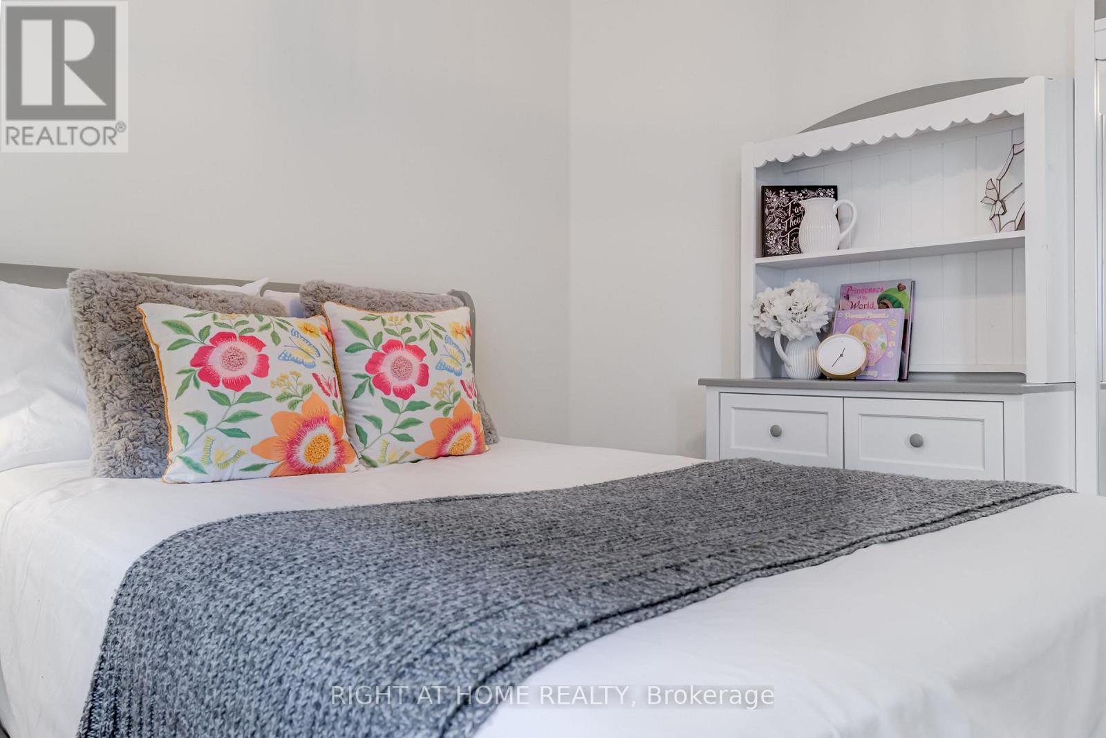 279 Eaton Street, Halton Hills, Ontario  L7G 6N8 - Photo 26 - W12486799