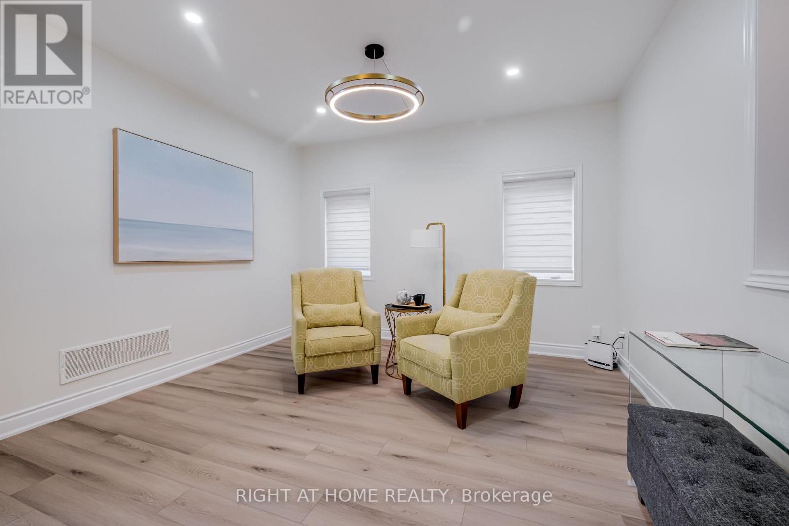 279 Eaton Street, Halton Hills, Ontario  L7G 6N8 - Photo 6 - W12486799