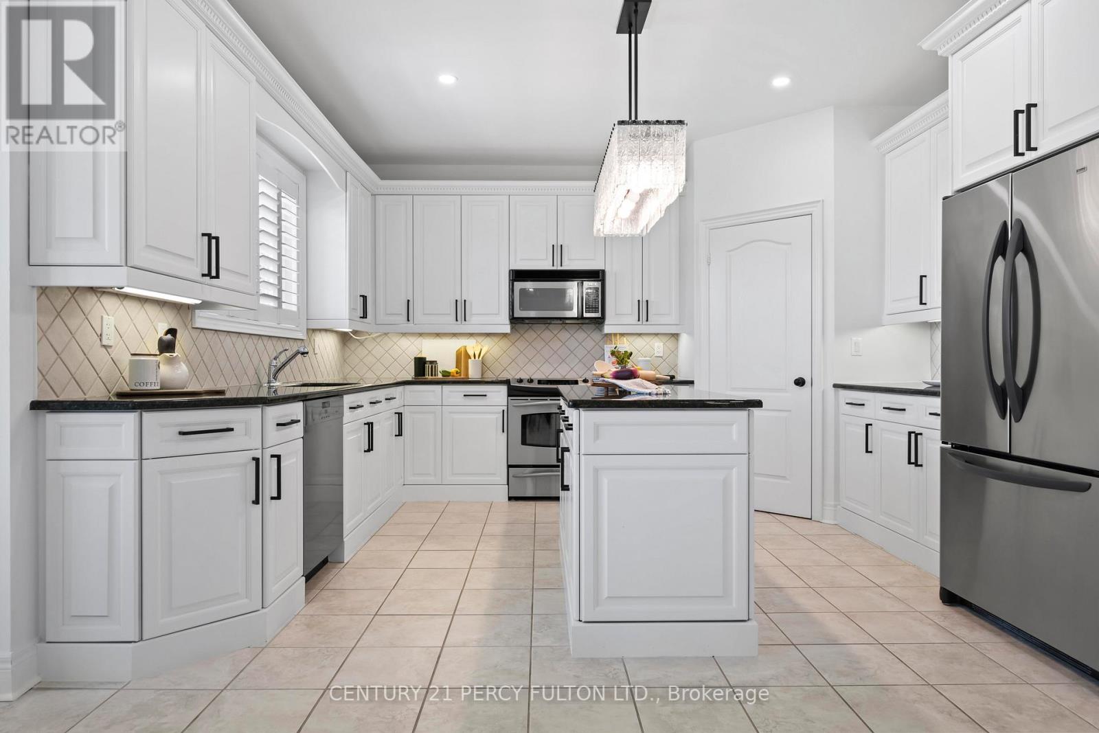 35 Donwoods Court, Brampton, Ontario  L6P 1T6 - Photo 12 - W12486803