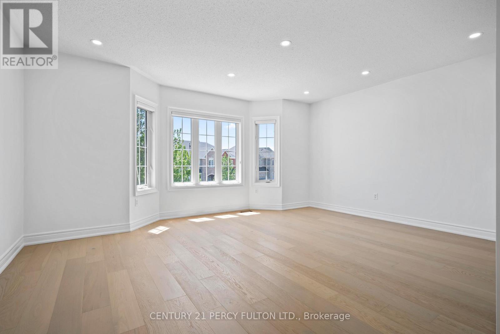 35 Donwoods Court, Brampton, Ontario  L6P 1T6 - Photo 14 - W12486803