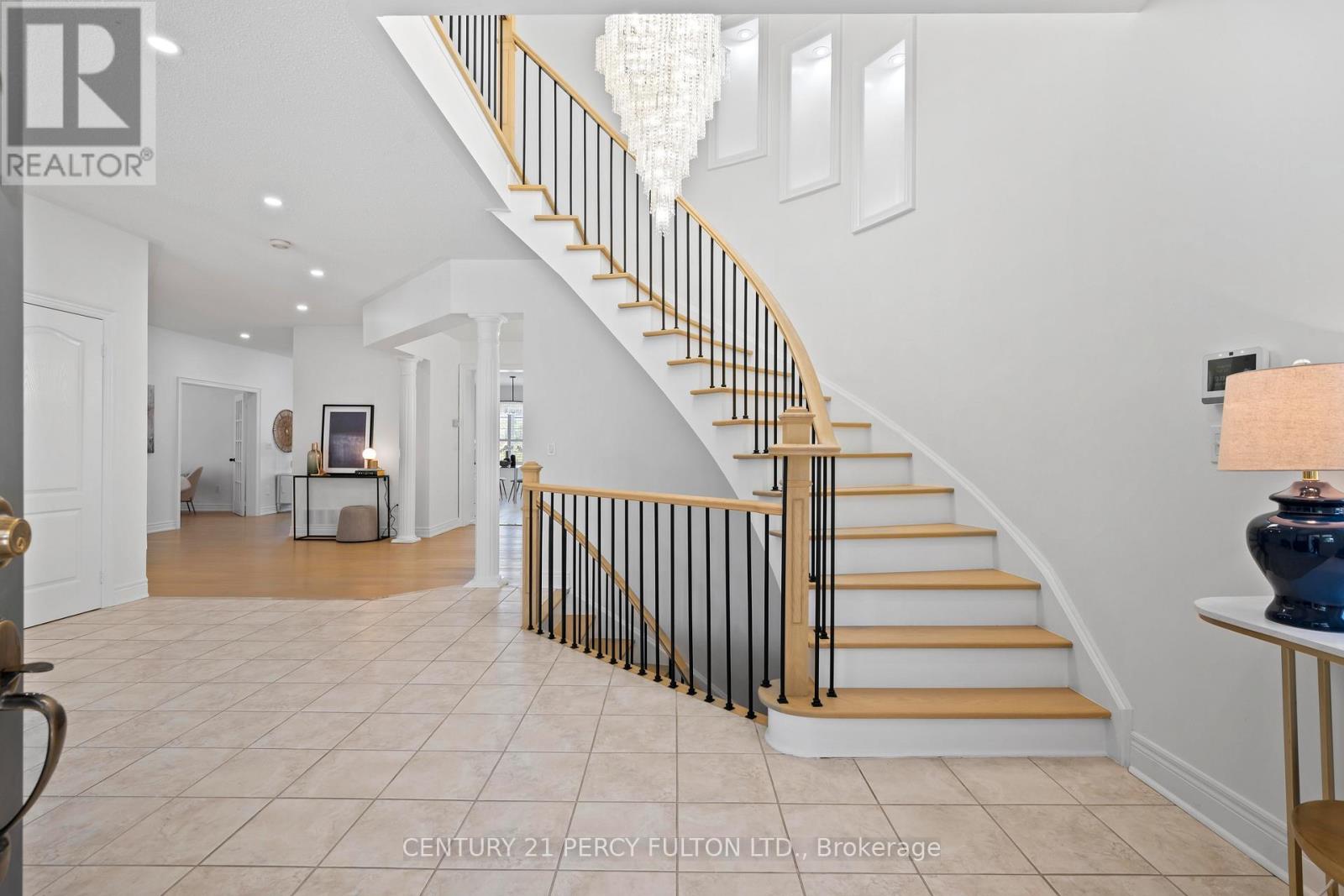 35 Donwoods Court, Brampton, Ontario  L6P 1T6 - Photo 2 - W12486803