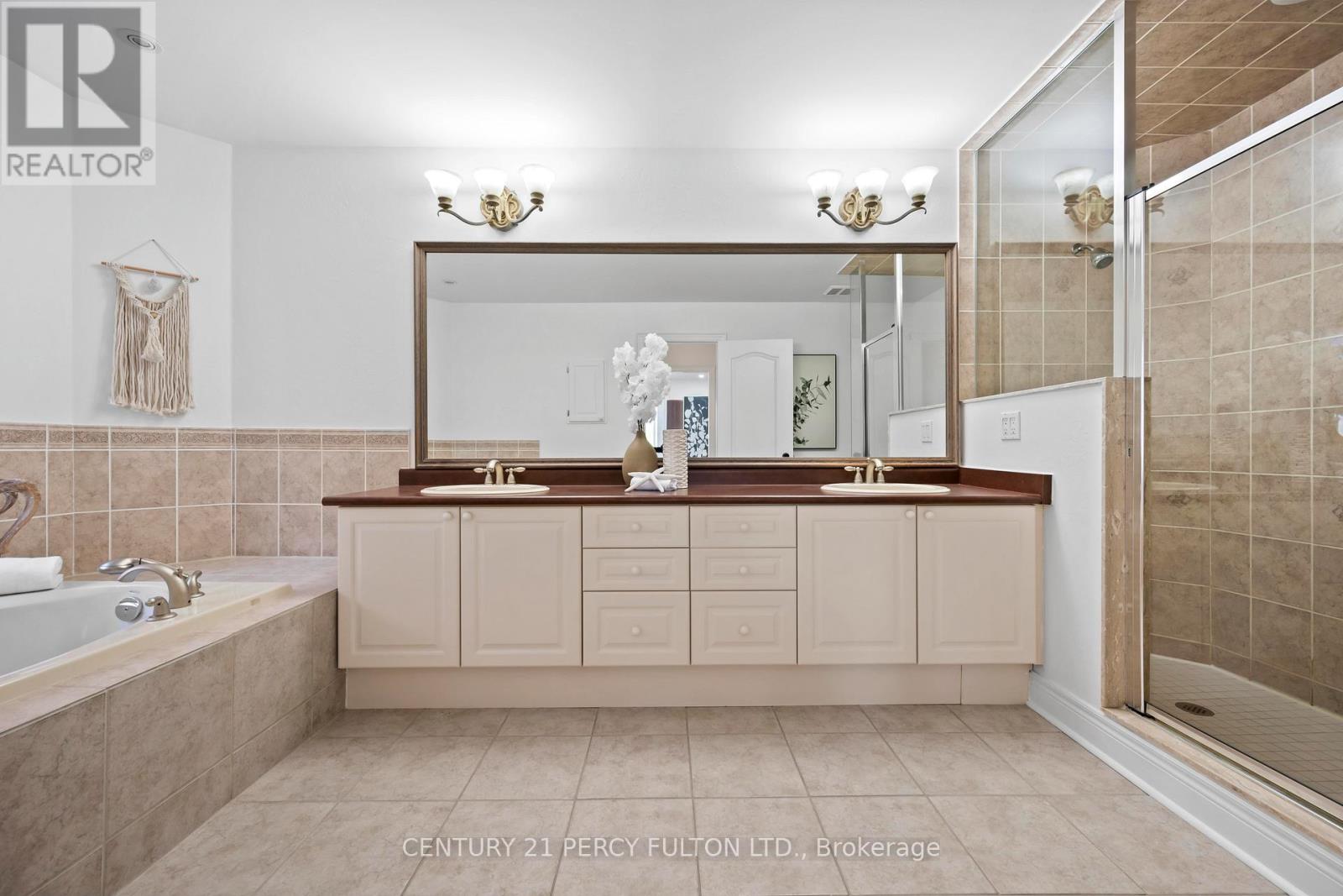 35 Donwoods Court, Brampton, Ontario  L6P 1T6 - Photo 20 - W12486803