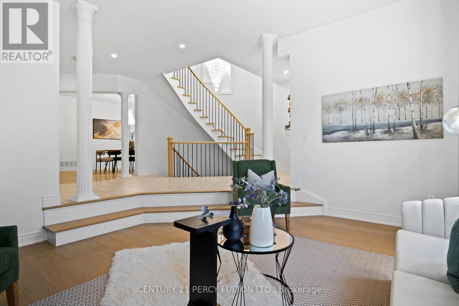 35 Donwoods Court, Brampton, Ontario  L6P 1T6 - Photo 4 - W12486803