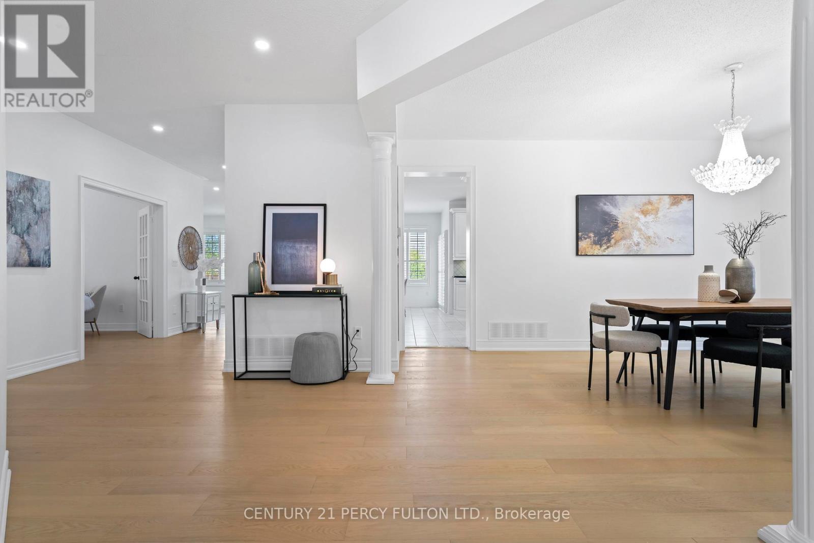 35 Donwoods Court, Brampton, Ontario  L6P 1T6 - Photo 5 - W12486803