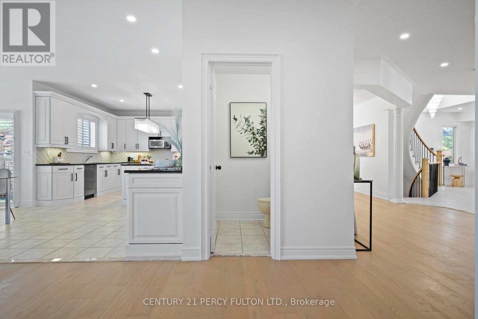 35 Donwoods Court, Brampton, Ontario  L6P 1T6 - Photo 8 - W12486803