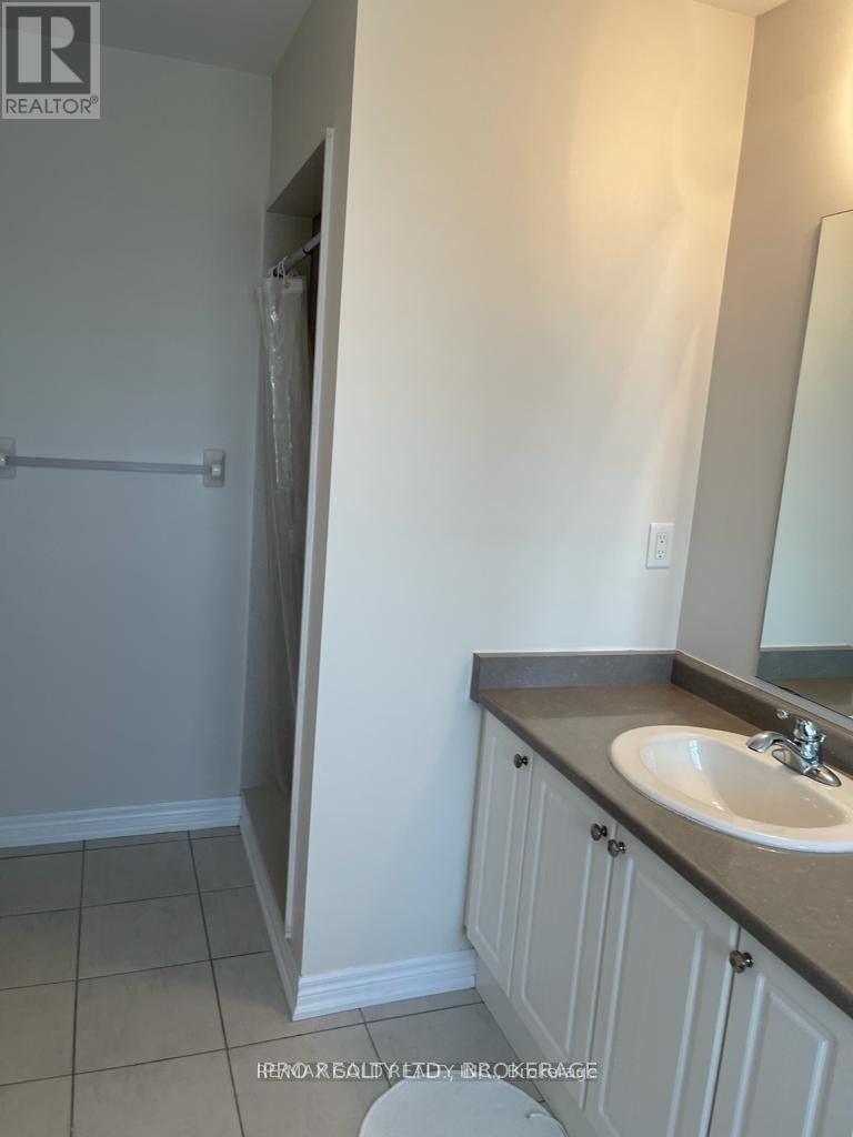 90 Lanark Circle, Brampton, Ontario  L6X 5L4 - Photo 11 - W12486809