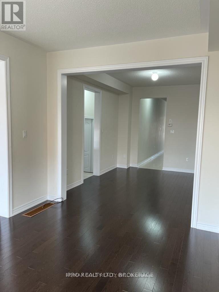 90 Lanark Circle, Brampton, Ontario  L6X 5L4 - Photo 3 - W12486809