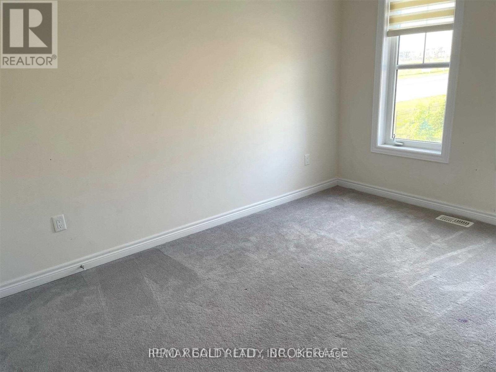 90 Lanark Circle, Brampton, Ontario  L6X 5L4 - Photo 8 - W12486809