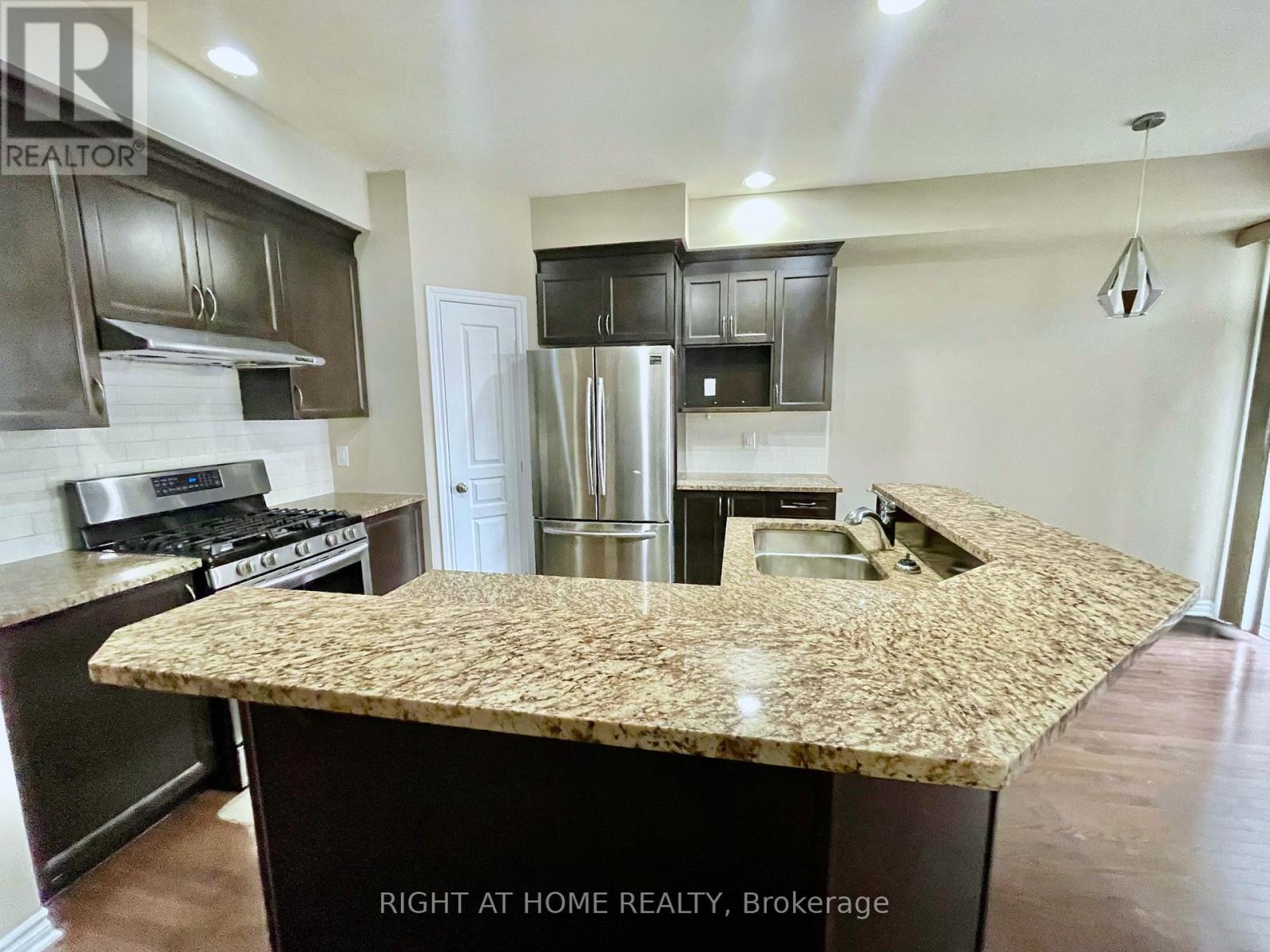 359 Kingbrook Drive, Ottawa, Ontario  K2M 0G2 - Photo 5 - X12486840