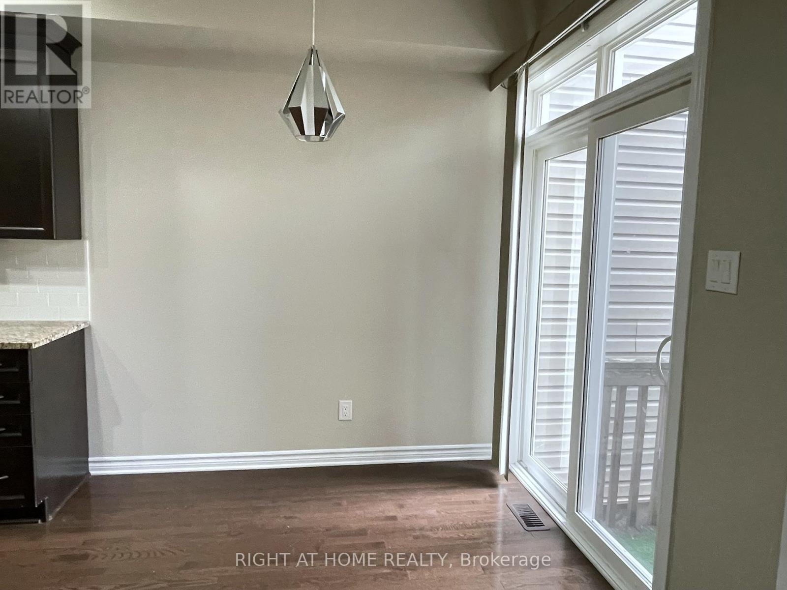 359 Kingbrook Drive, Ottawa, Ontario  K2M 0G2 - Photo 6 - X12486840