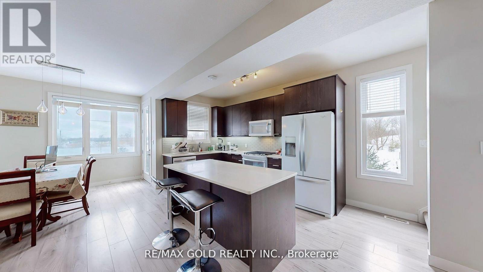 997 West Village Square, London North, Ontario  N6H 0J7 - Photo 11 - X12486797