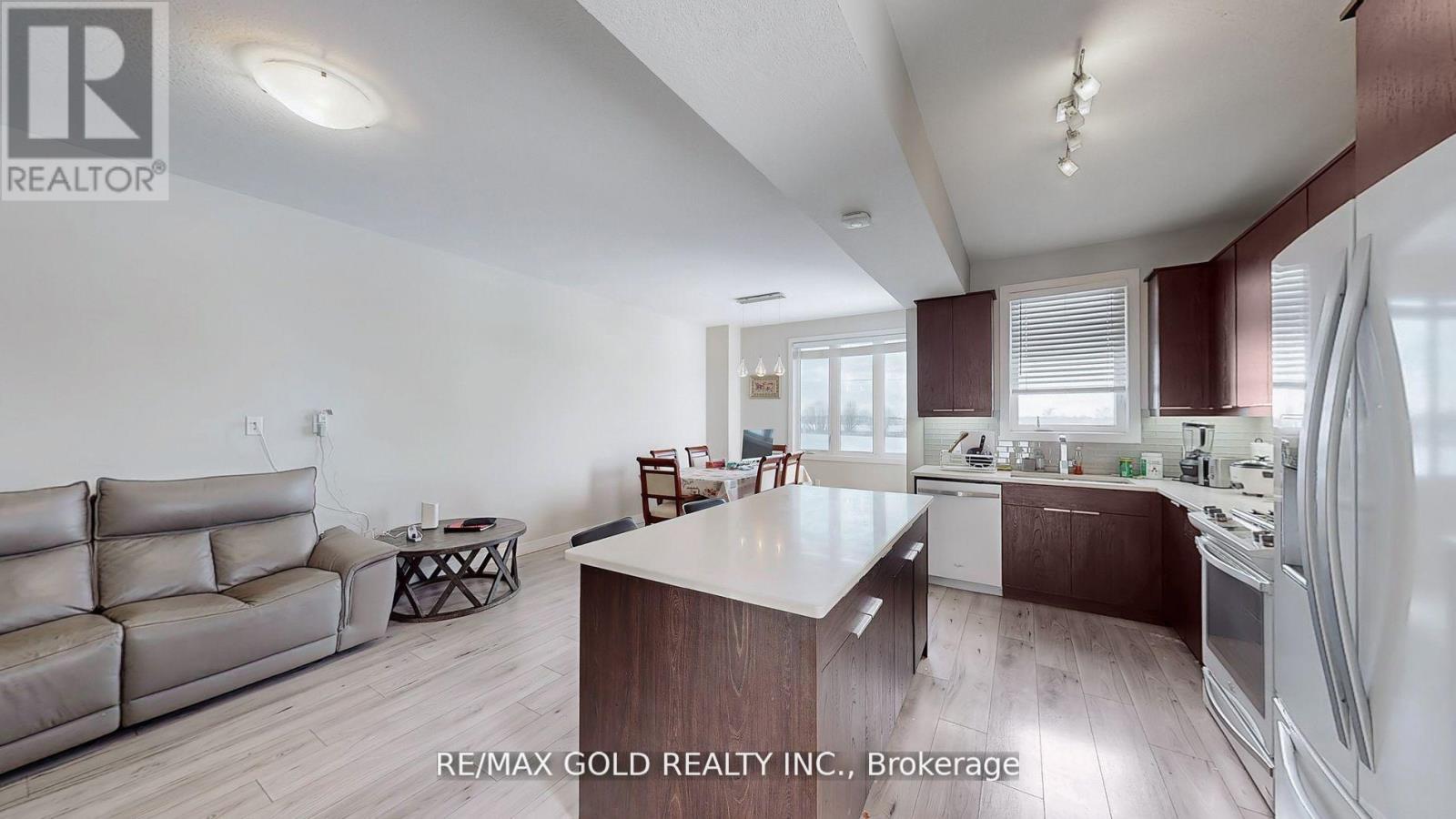 997 West Village Square, London North, Ontario  N6H 0J7 - Photo 13 - X12486797