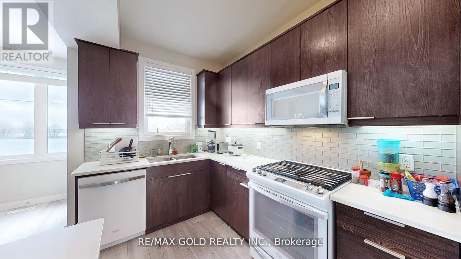 997 West Village Square, London North, Ontario  N6H 0J7 - Photo 14 - X12486797