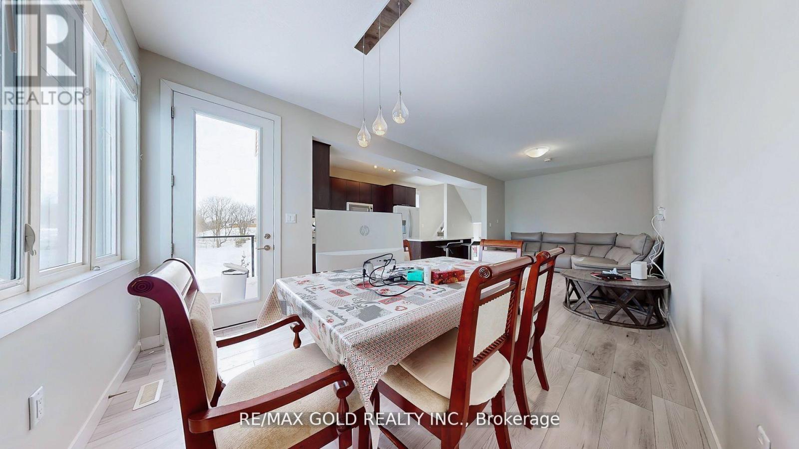 997 West Village Square, London North, Ontario  N6H 0J7 - Photo 7 - X12486797