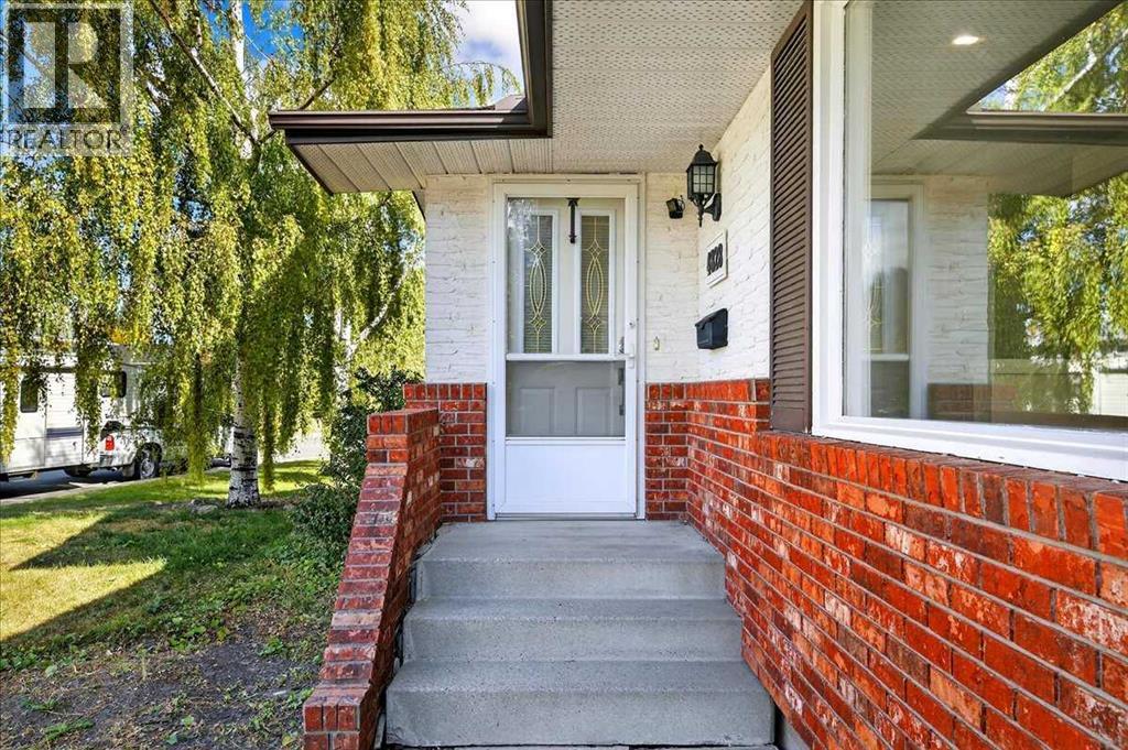 4828 Nelson Road Nw, Calgary, Alberta  T2K 2L9 - Photo 39 - A2257321