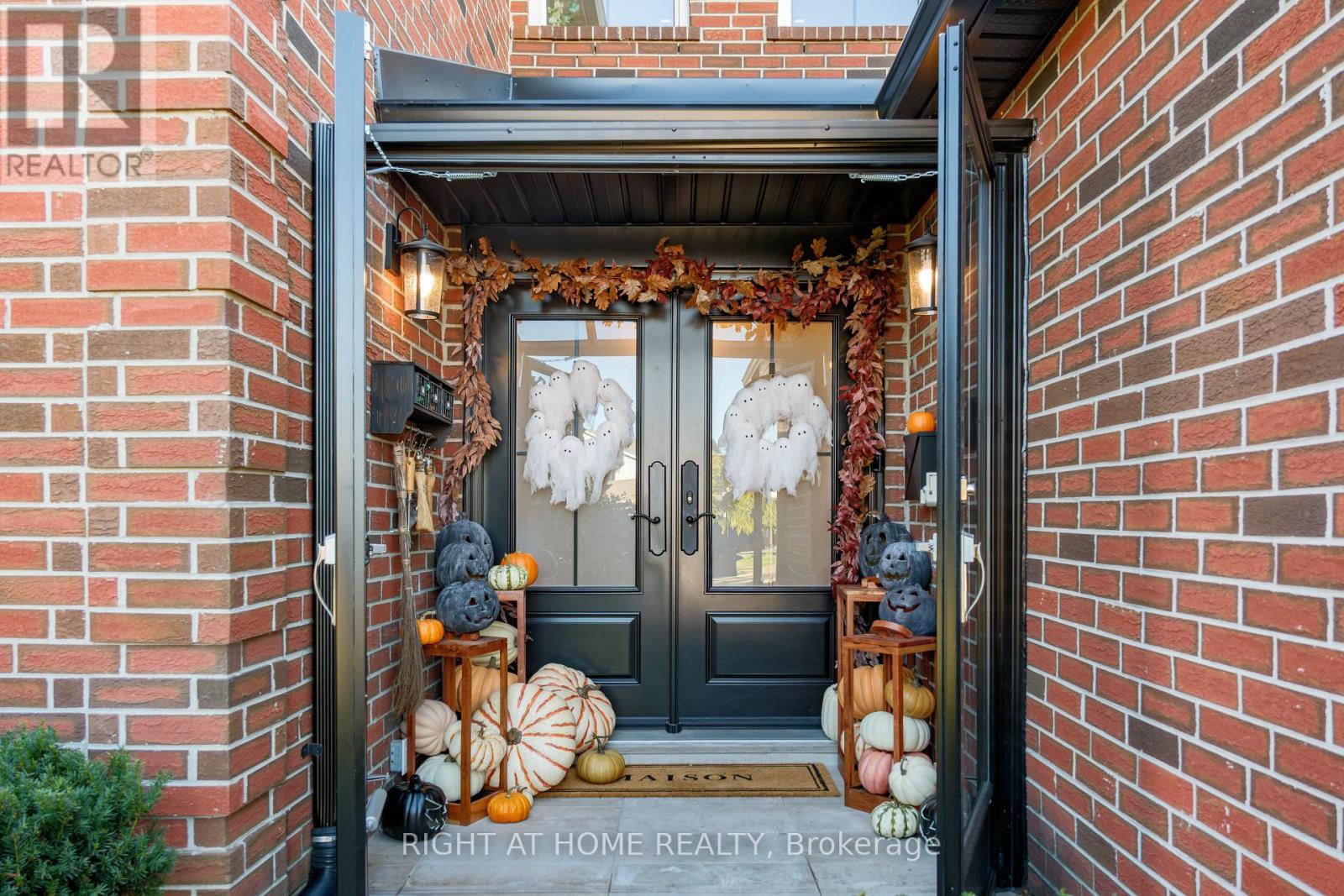 24 Cummings Court, Markham (Thornlea), Ontario  L3T 6S3 - Photo 2 - N12465849