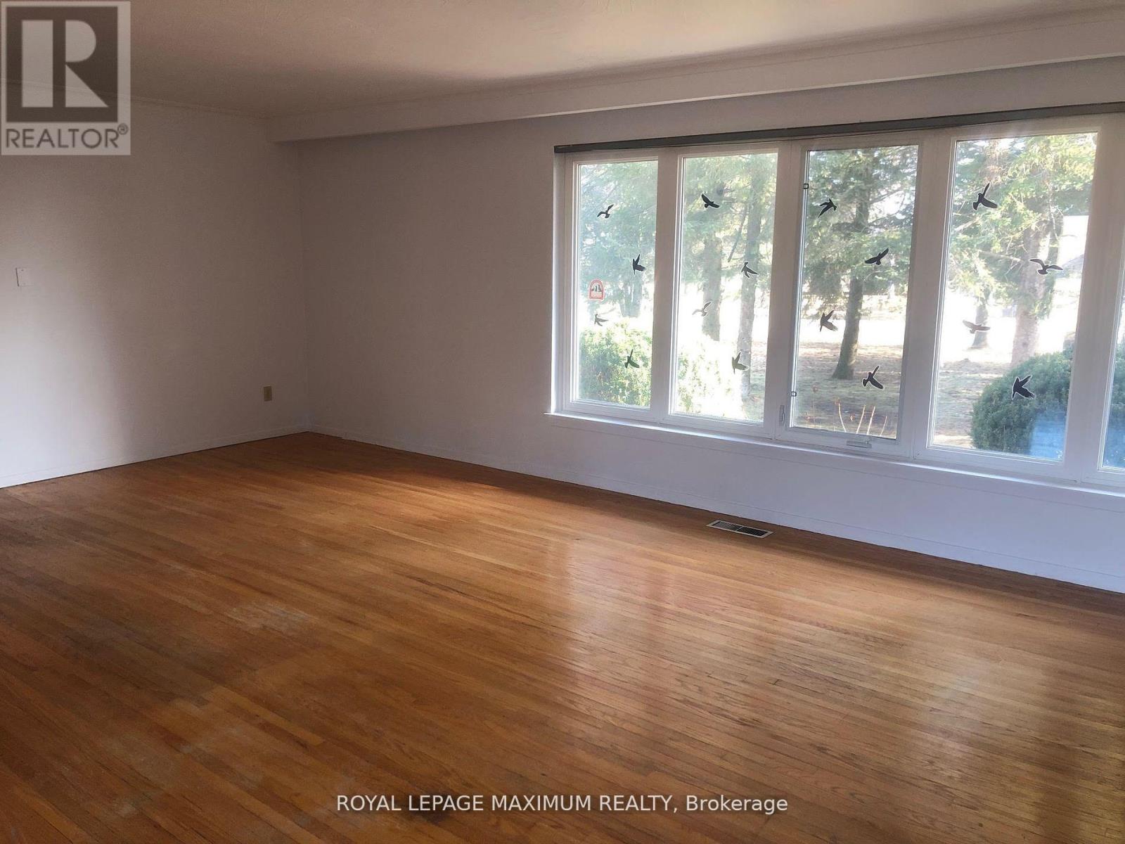 22 Diana Drive, King (Nobleton), Ontario  L0G 1N0 - Photo 11 - N12486811