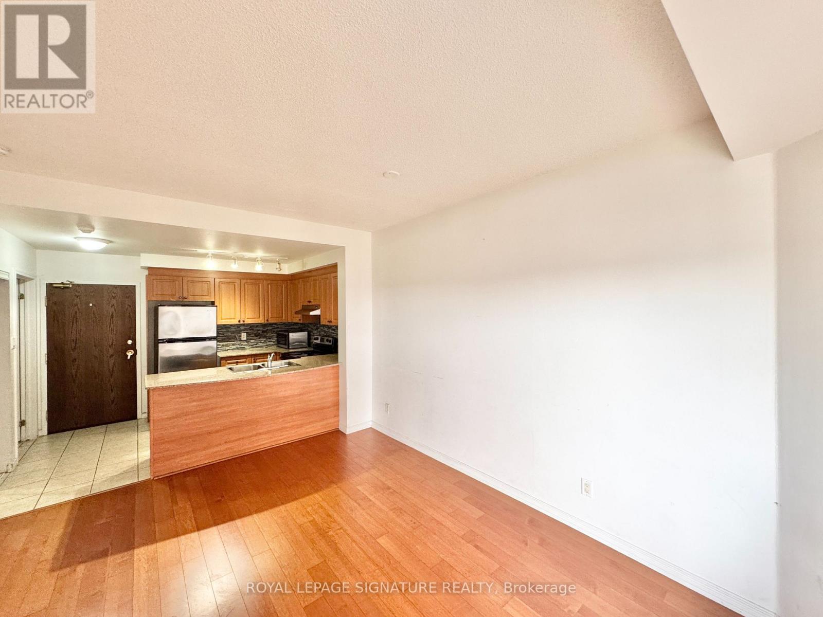 605 - 8 Maison Parc Court, Vaughan, Ontario  L4J 9K5 - Photo 2 - N12486826