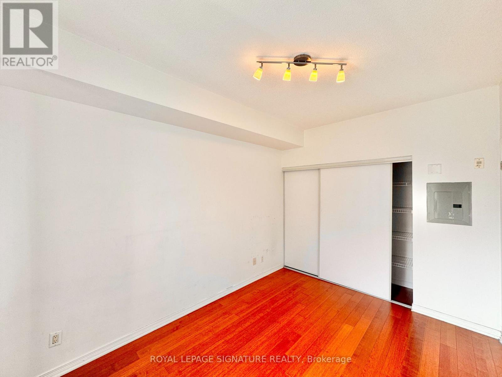 605 - 8 Maison Parc Court, Vaughan, Ontario  L4J 9K5 - Photo 8 - N12486826