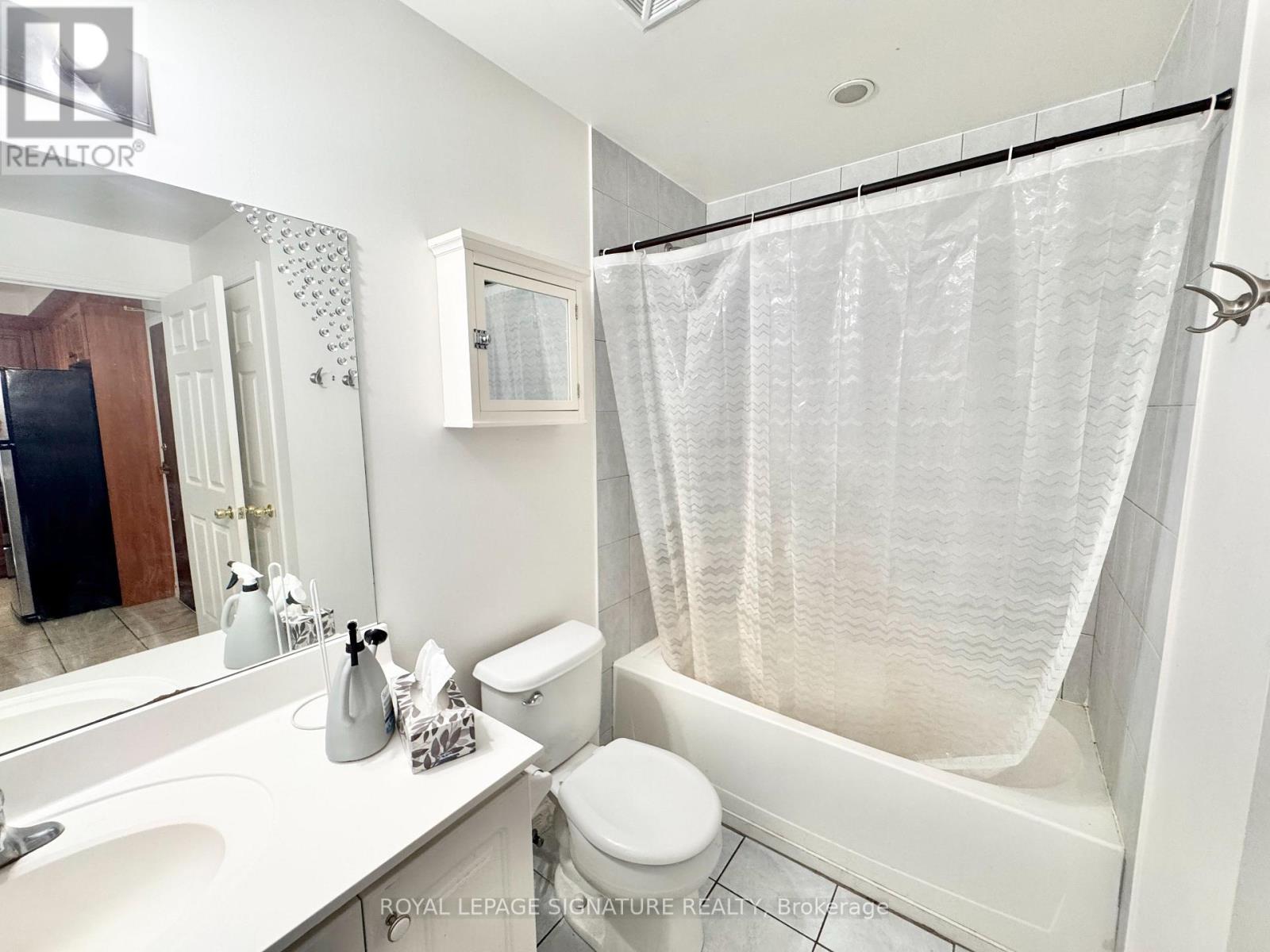 605 - 8 Maison Parc Court, Vaughan, Ontario  L4J 9K5 - Photo 9 - N12486826