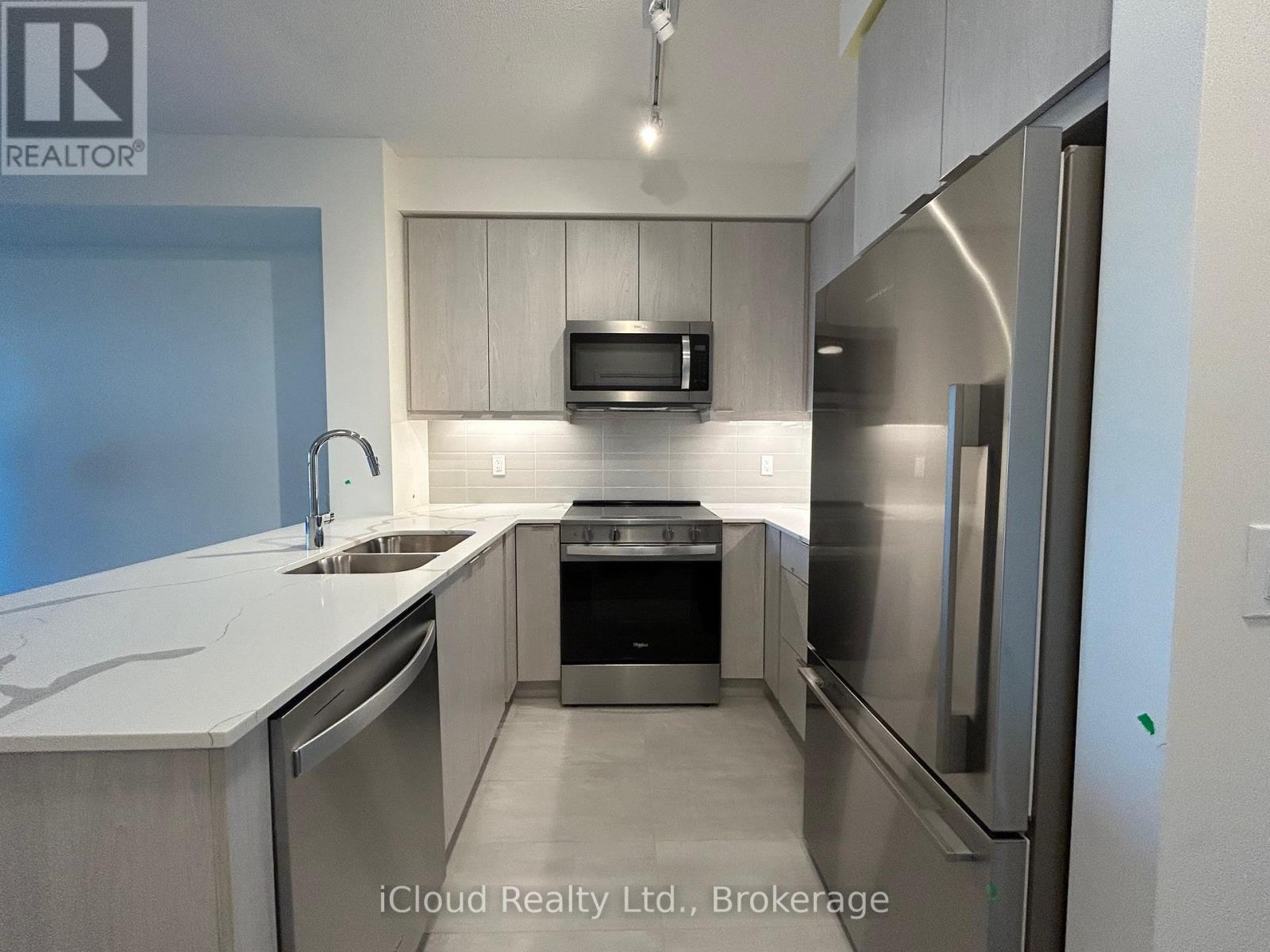 2002 - 15 Watergarden Drive, Mississauga, Ontario  L5R 0H4 - Photo 3 - W12486822