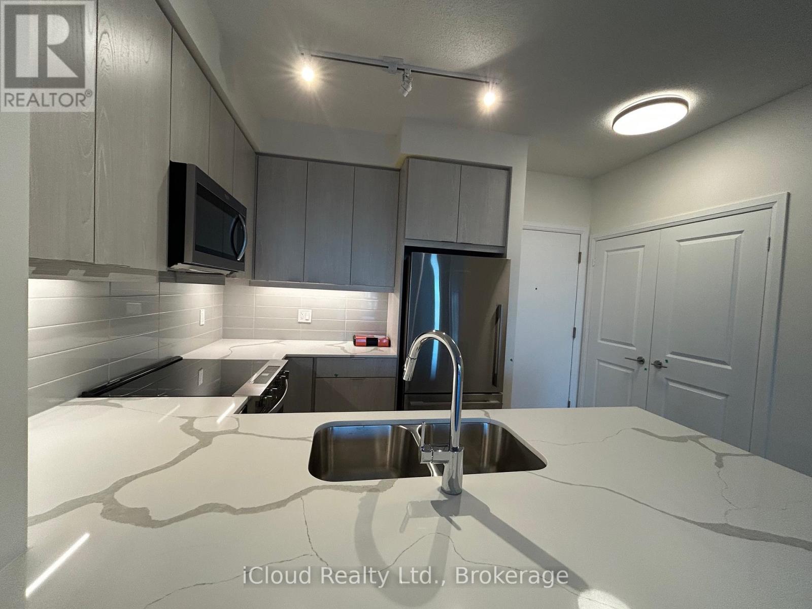 2002 - 15 Watergarden Drive, Mississauga, Ontario  L5R 0H4 - Photo 4 - W12486822