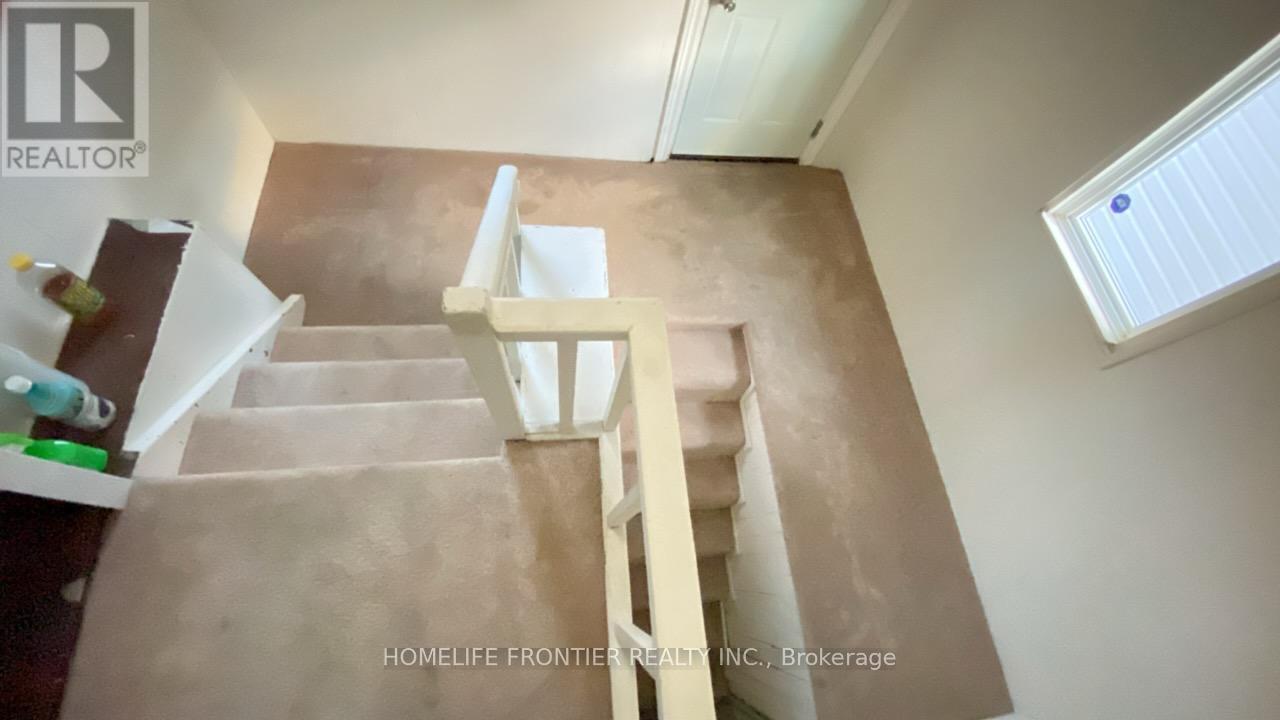 92 King Street W, Mississauga, Ontario  L5B 1G9 - Photo 11 - W12486823