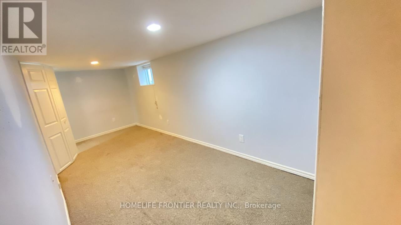 92 King Street W, Mississauga, Ontario  L5B 1G9 - Photo 15 - W12486823