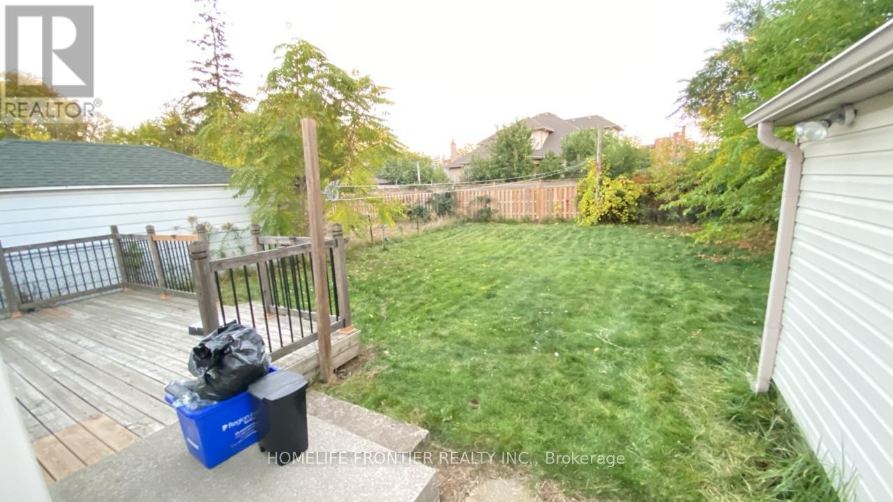 92 King Street W, Mississauga, Ontario  L5B 1G9 - Photo 16 - W12486823