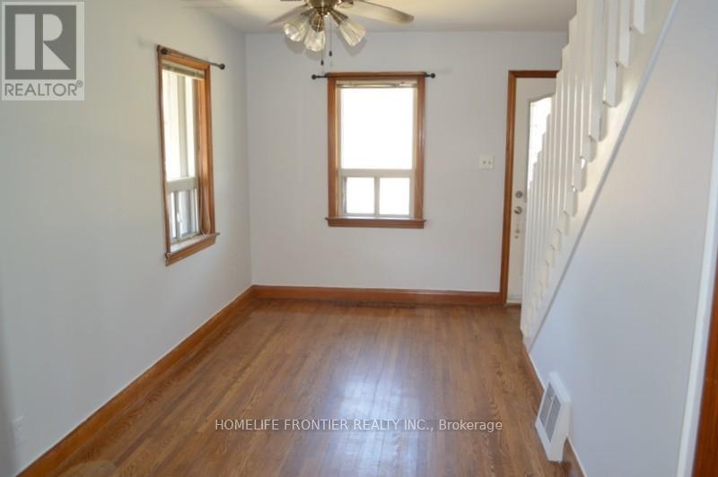 92 King Street W, Mississauga, Ontario  L5B 1G9 - Photo 2 - W12486823