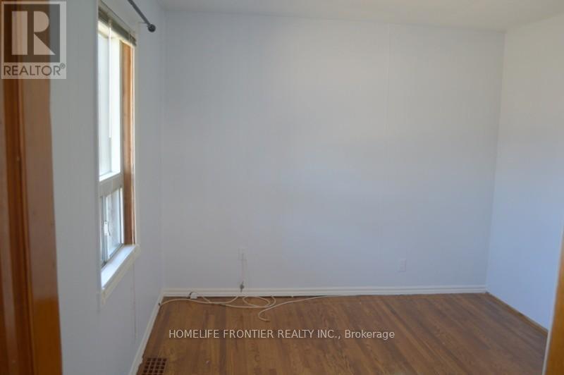 92 King Street W, Mississauga, Ontario  L5B 1G9 - Photo 3 - W12486823