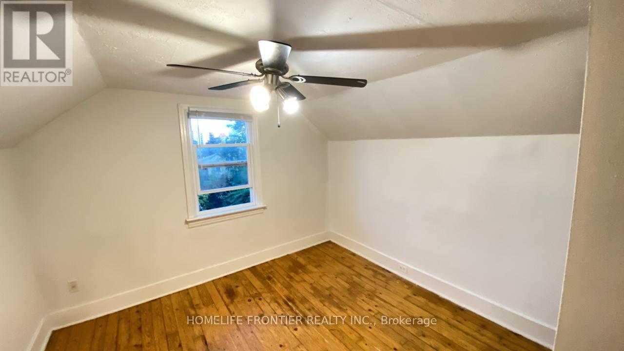 92 King Street W, Mississauga, Ontario  L5B 1G9 - Photo 7 - W12486823