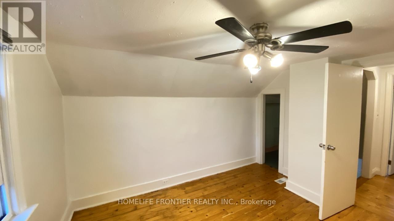 92 King Street W, Mississauga, Ontario  L5B 1G9 - Photo 8 - W12486823